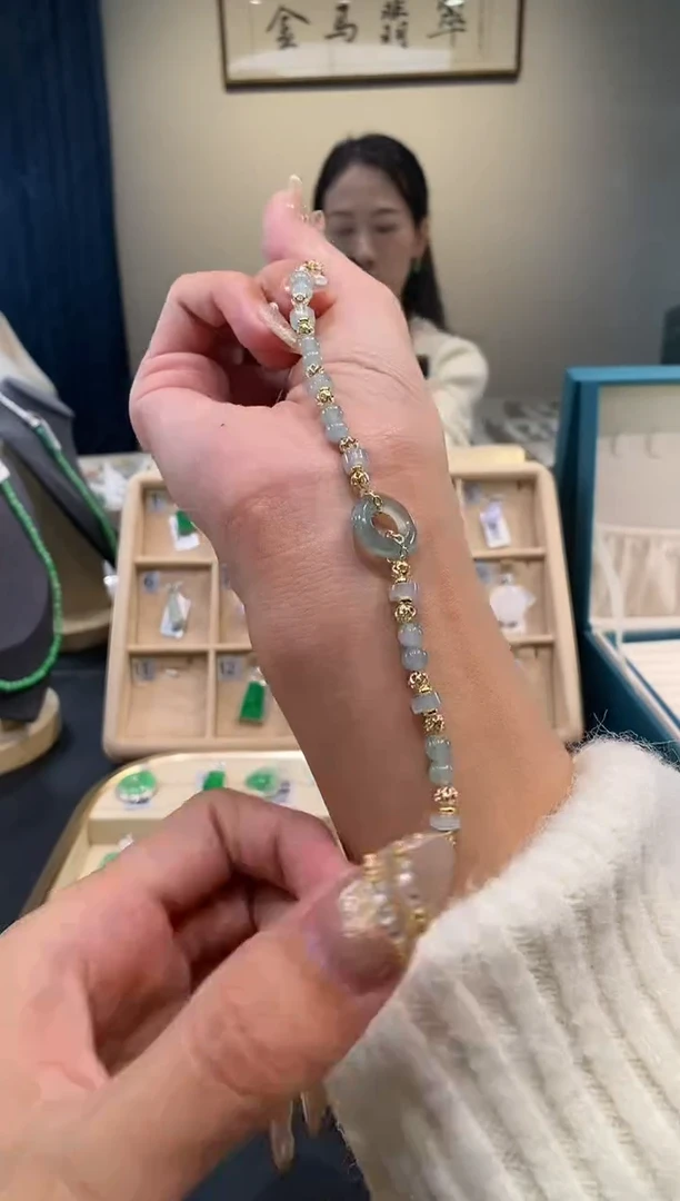 【闪购商品】翡翠吊坠(不含链)未镶嵌手链