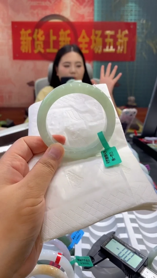 翡翠手镯未镶嵌多人00027483