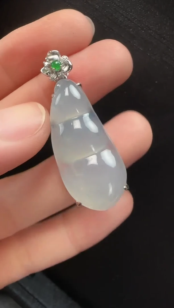 翡翠18K金镶嵌颈饰401豆子一个