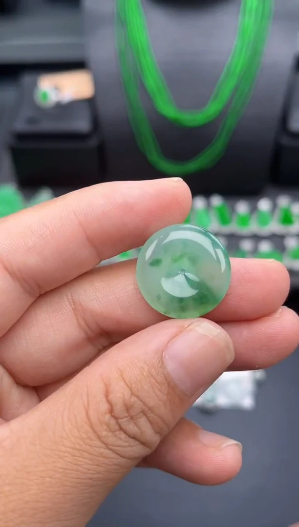吊坠(不含链)未镶嵌翡翠多人