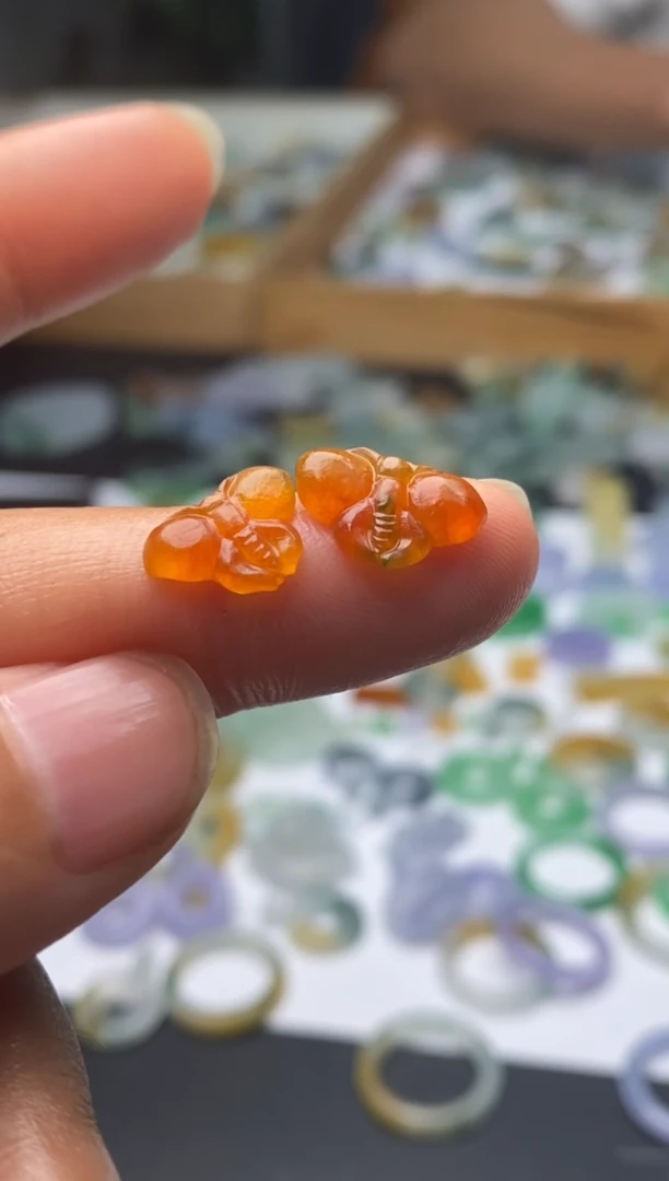 定制翡翠未镶嵌翡翠毛货多样性发其一