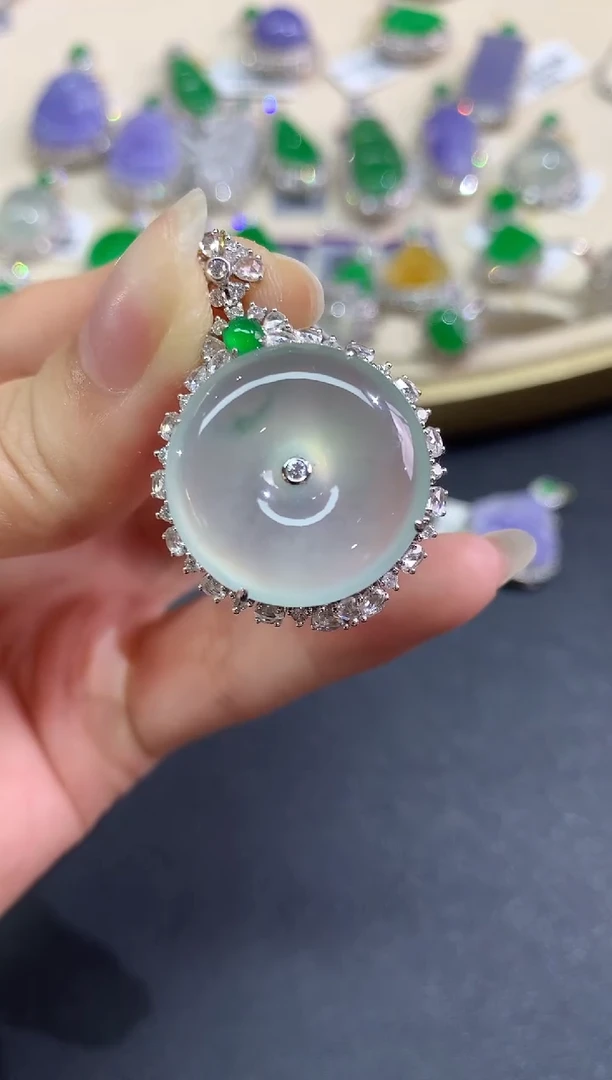 吊坠(不含链)18K金镶嵌翡翠吊坠(不含链)|29800