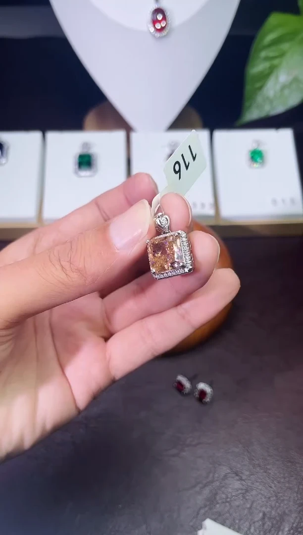 合金颈饰合成钻石芬达方糖吊坠