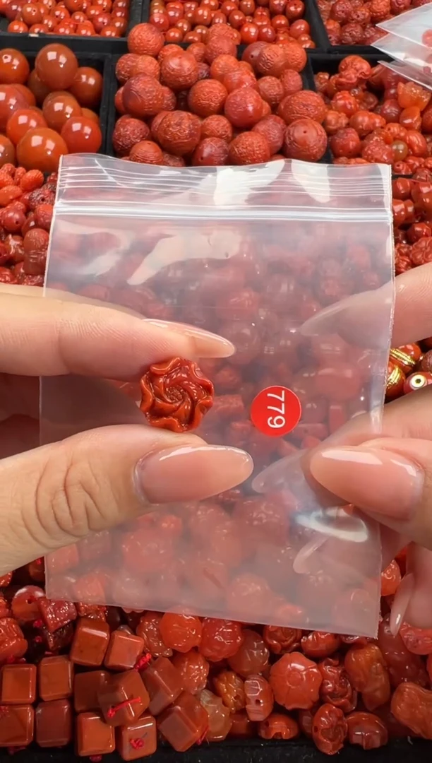 南红玛瑙未镶嵌颈饰1