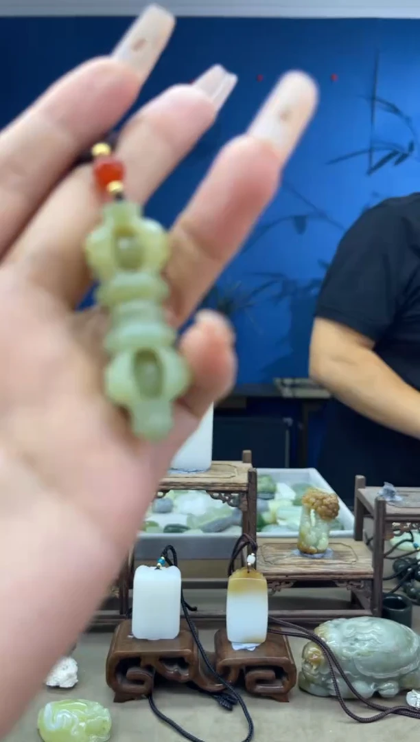 和田玉未镶嵌颈饰1