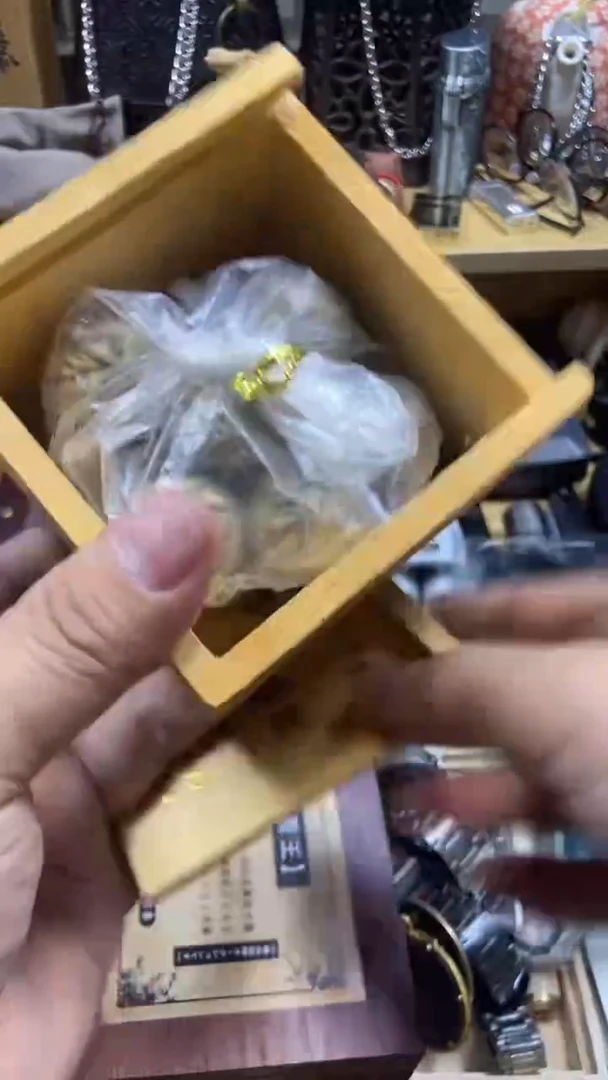 瓷片闪购商品  如图所示
