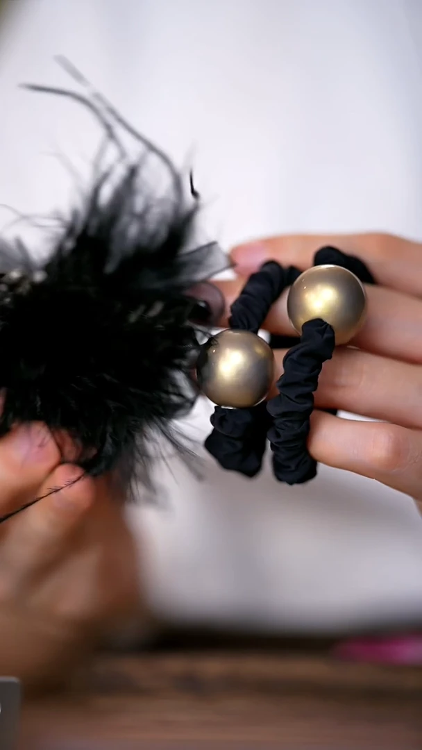 刺绣黔东南苗族刺绣转运珠两个和抓夹