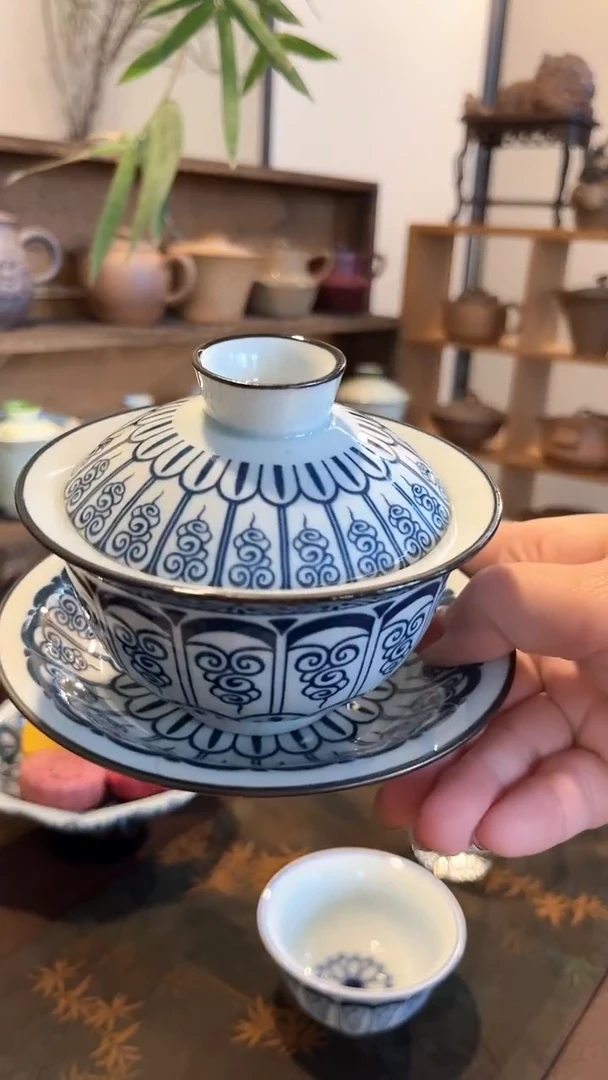 【闪购商品】其他青花卷草纹三才盖碗