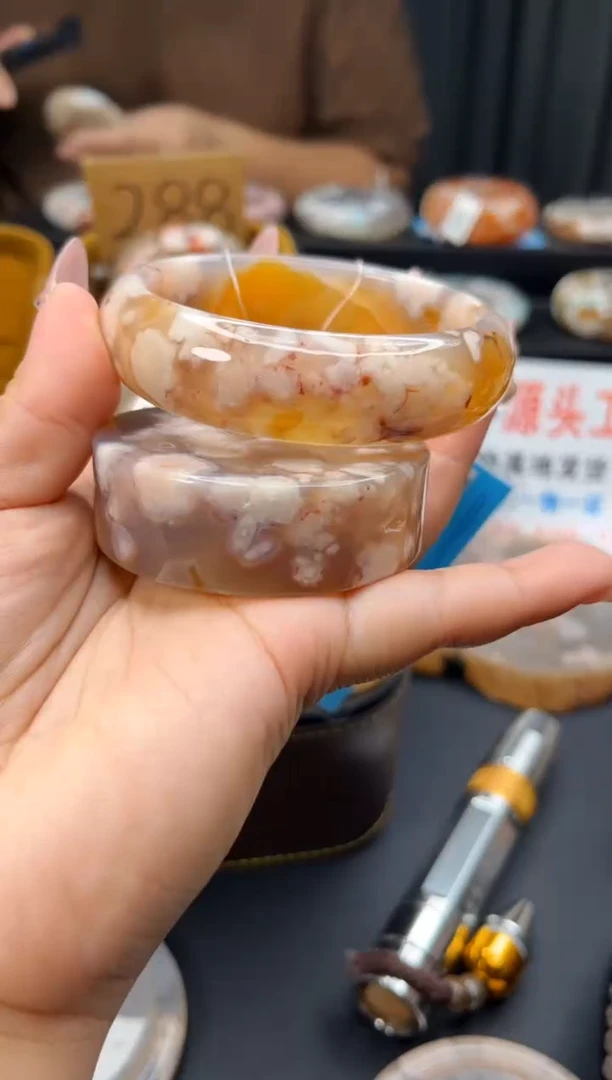 石英质玉手镯未镶嵌赠送镯心（圈口61