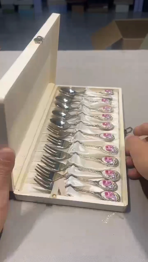 手工艺品琉璃e**i城城工艺品店