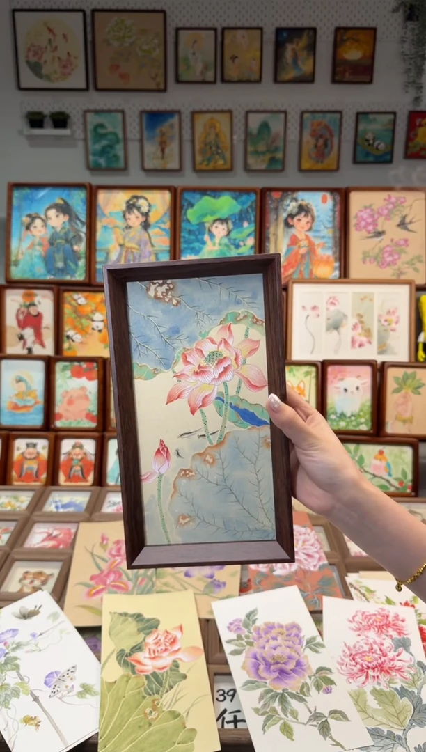 国画蓝叶荷花小鱼 手绘国画27