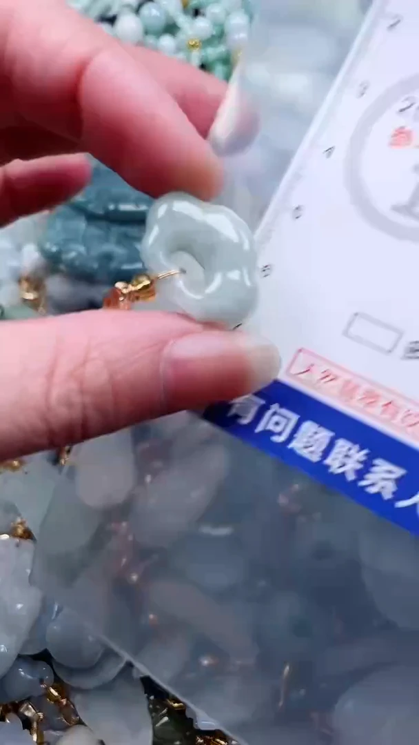 翡翠未镶嵌吊坠(不含链)1