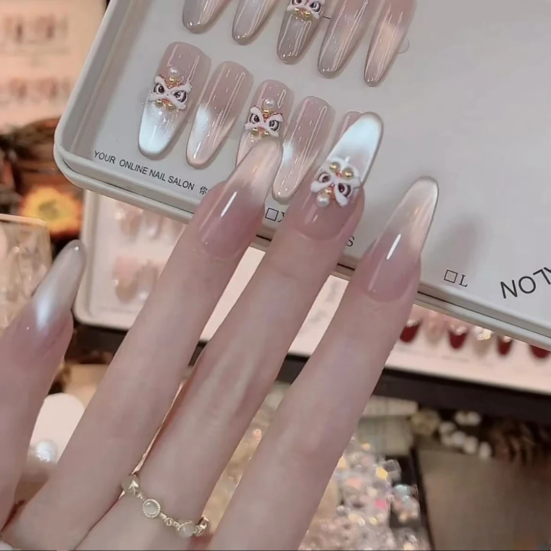 【新年醒狮】奶白银色猫眼渐变裸粉简约纯色可爱学生党美甲穿戴甲片