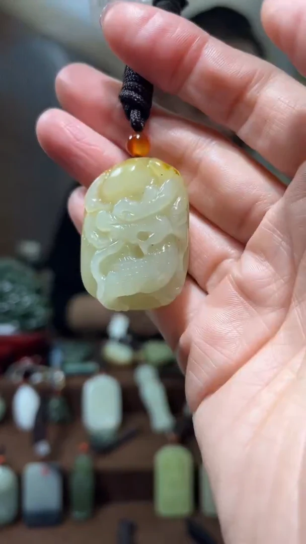 颈饰未镶嵌和田玉·