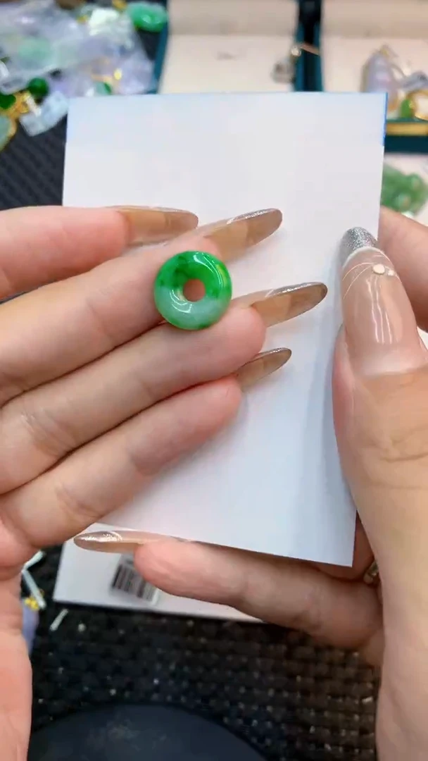 颈饰未镶嵌翡翠1