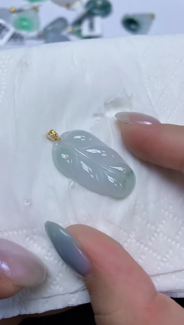 翡翠18K金镶嵌颈饰天然缅甸翡翠A货