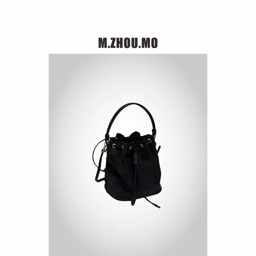 M.ZHOU.MO 新款P家中古款防水尼龙布单肩 斜跨 手拎小水桶包