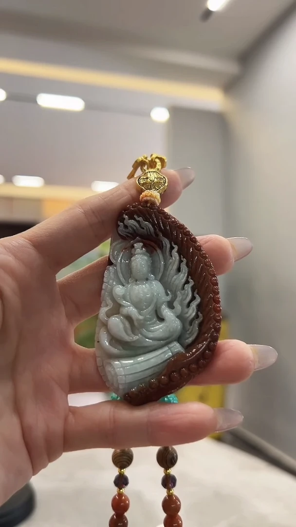 翡翠未镶嵌颈饰观音