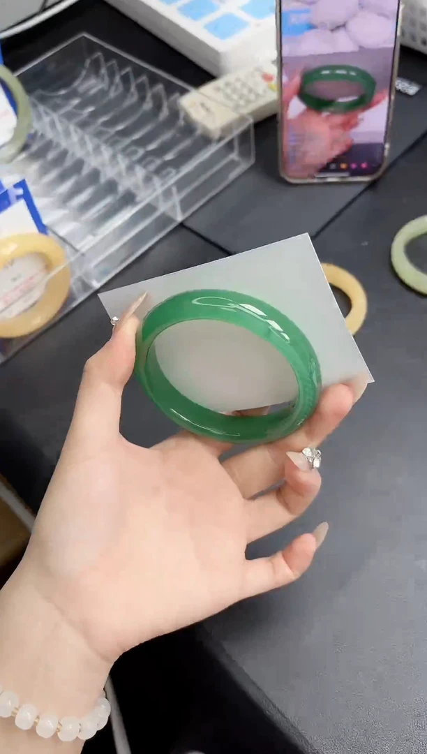 未镶嵌手镯石英质玉105-63