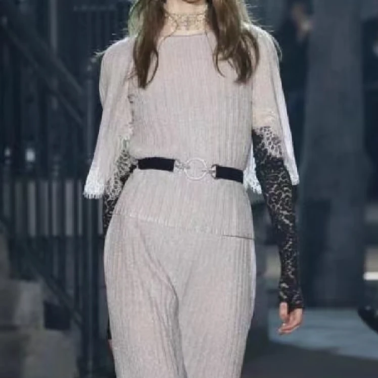 99新 Chanel/香奈儿 Chanel香奈儿薄纱短袖 38码