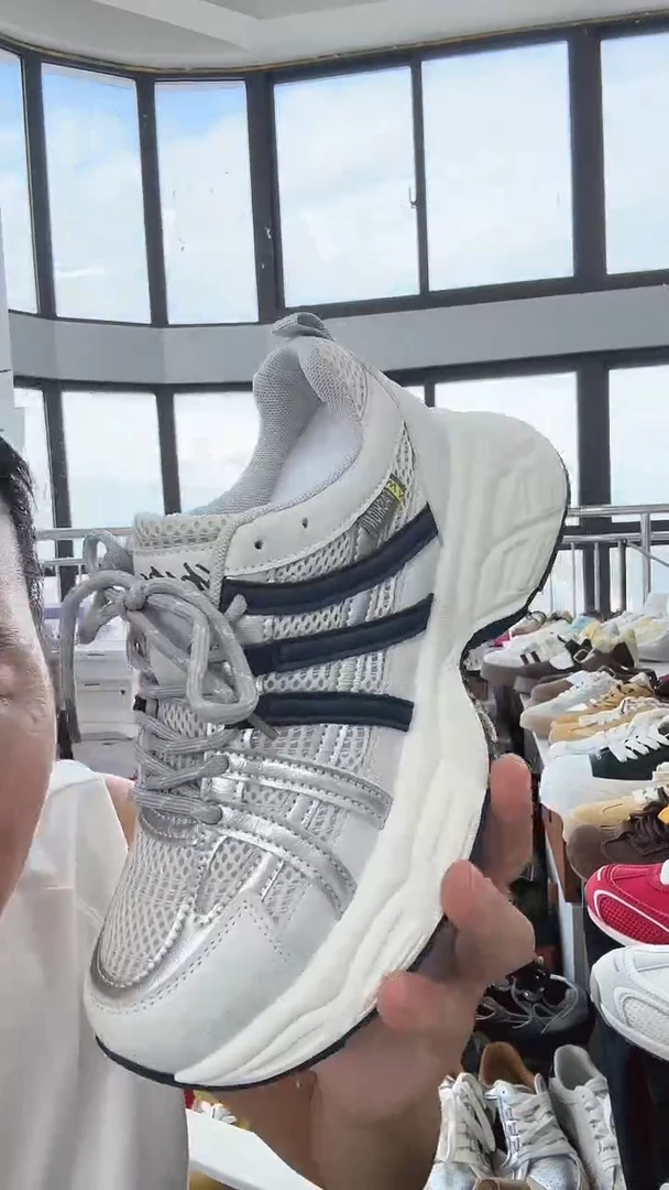 ?****英黑色三道杠白色鞋帮38