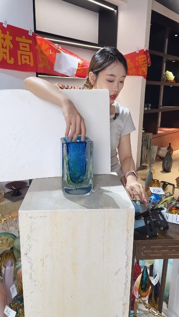 琉璃蓝色花瓶清仓A44
