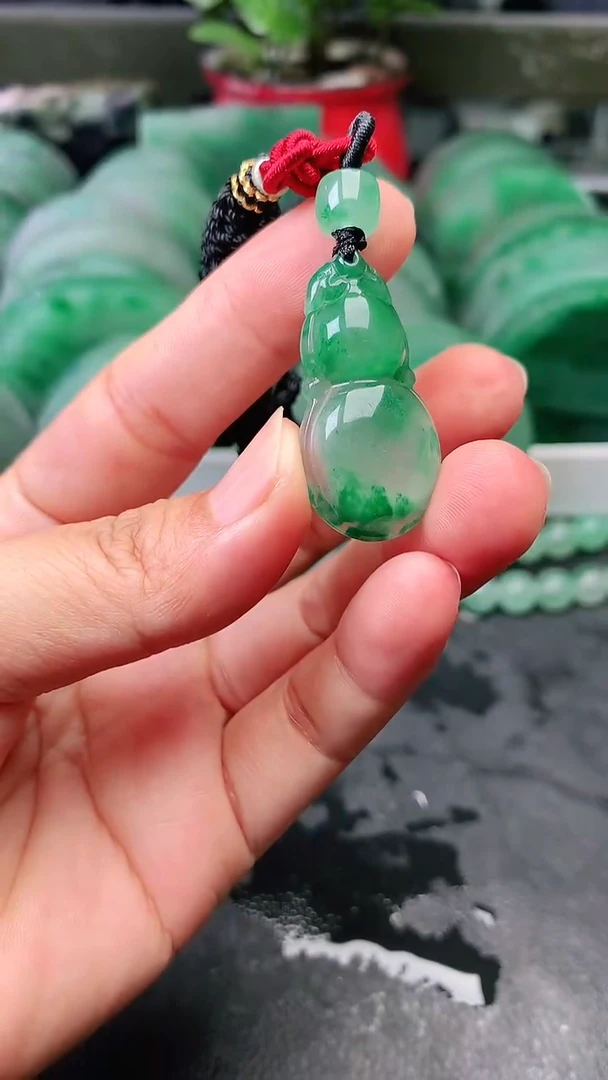 定制石英质玉（非洲翠）葫芦