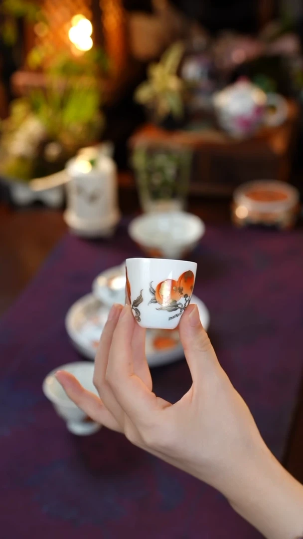 矾红花卉杯