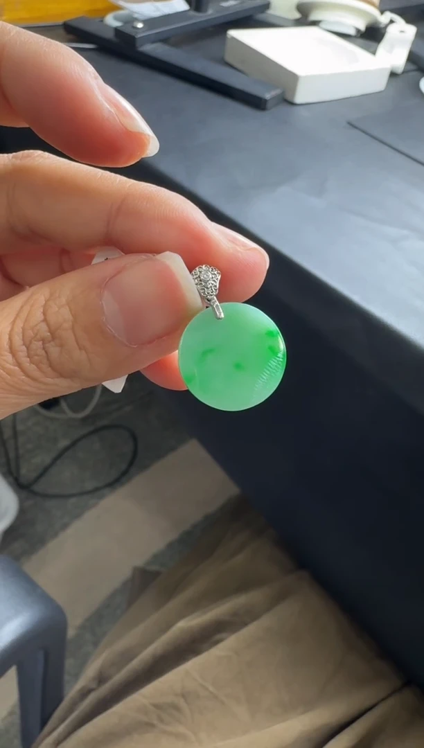 【闪购商品】翡翠颈饰18K金镶嵌YM849-12无事牌