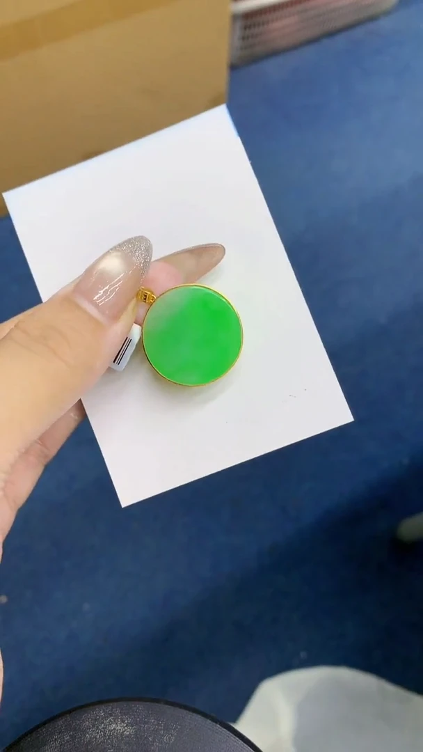 颈饰18K金镶嵌翡翠时****好1