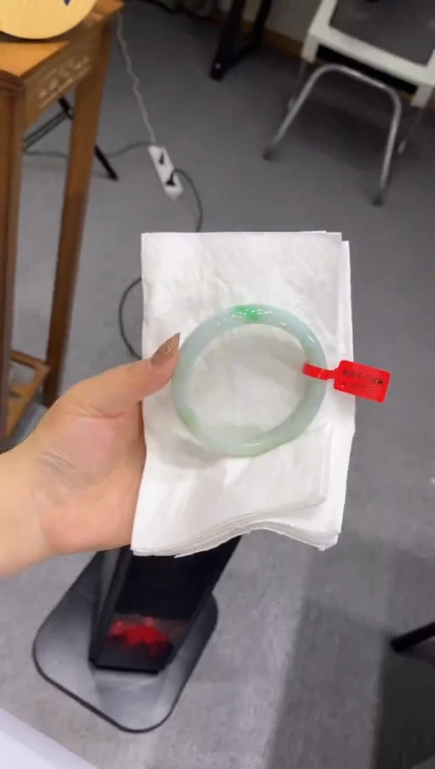 【闪购商品】翡翠手镯未镶嵌多人005395