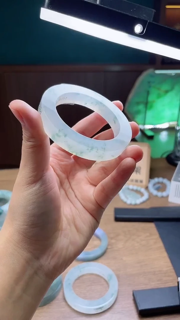 定制翡翠手镯未镶嵌风**山定制