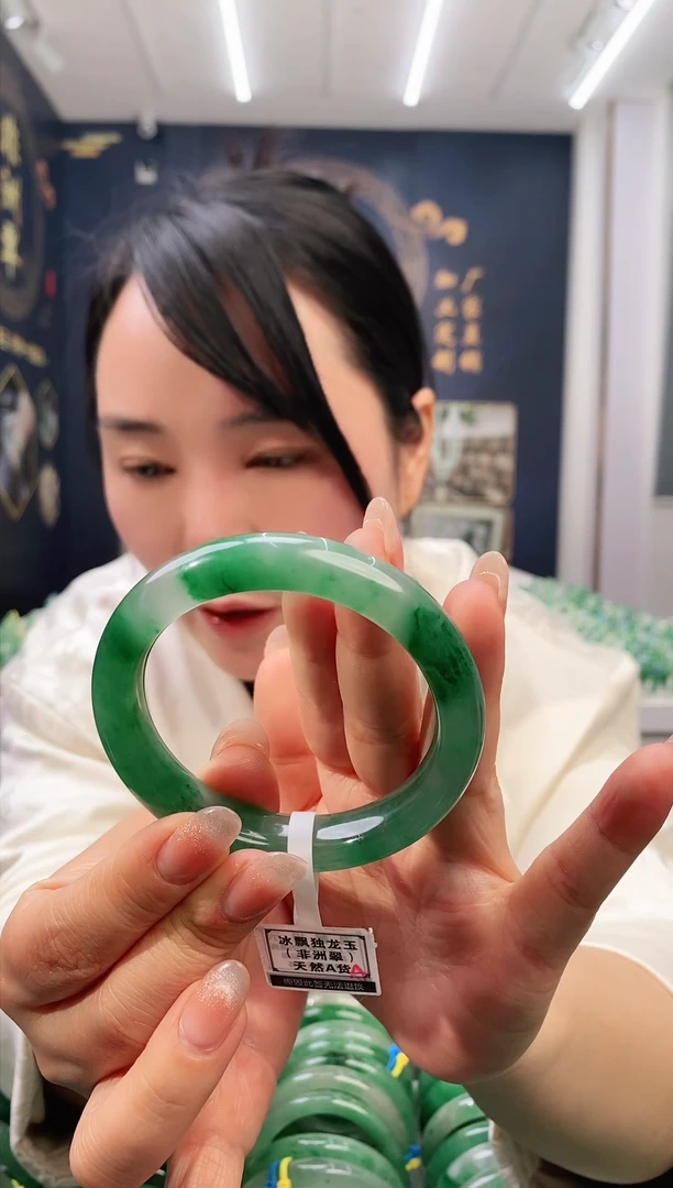 【闪购商品】石英质玉手镯未镶嵌47