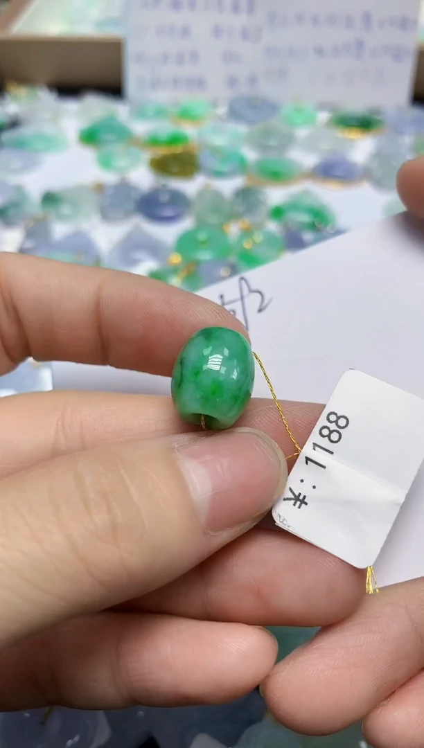 翡翠未镶嵌颈饰天然缅甸翡翠A货