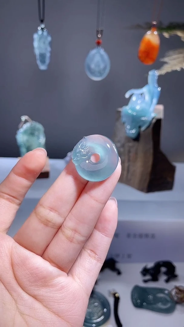 颈饰未镶嵌翡翠龙扣