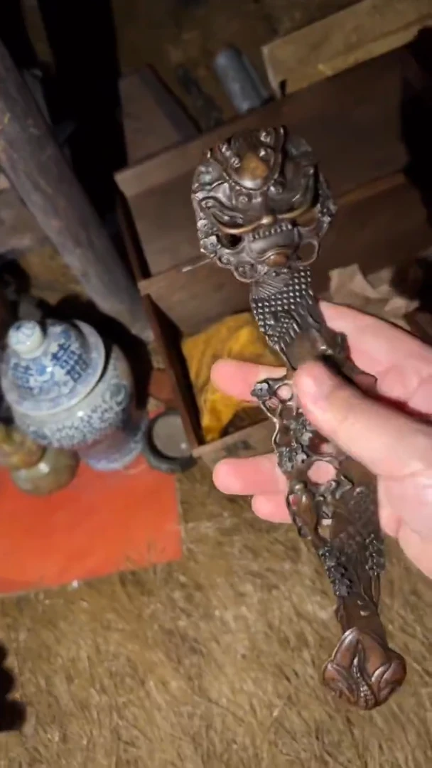 香榧木铜如意===