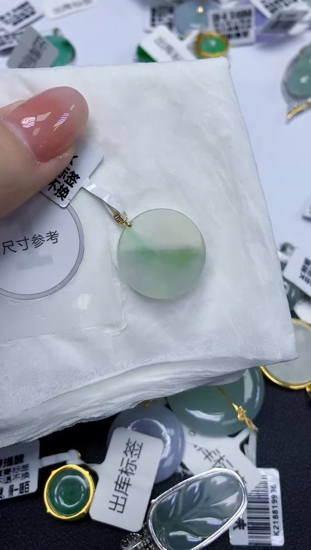 颈饰18K金镶嵌翡翠天然缅甸翡翠A货多样性发一件