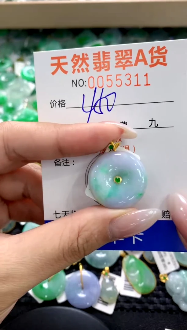 翡翠18K金镶嵌颈饰1111111111111111