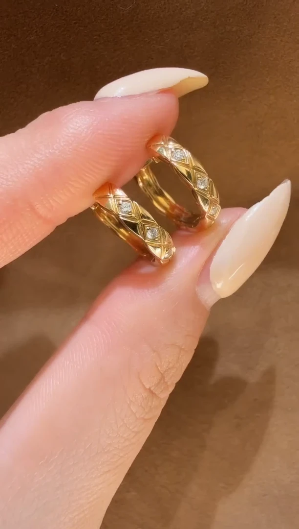 18K金镶嵌实验室培育钻石耳饰@@耳圈黄圆形窄版菱格纹