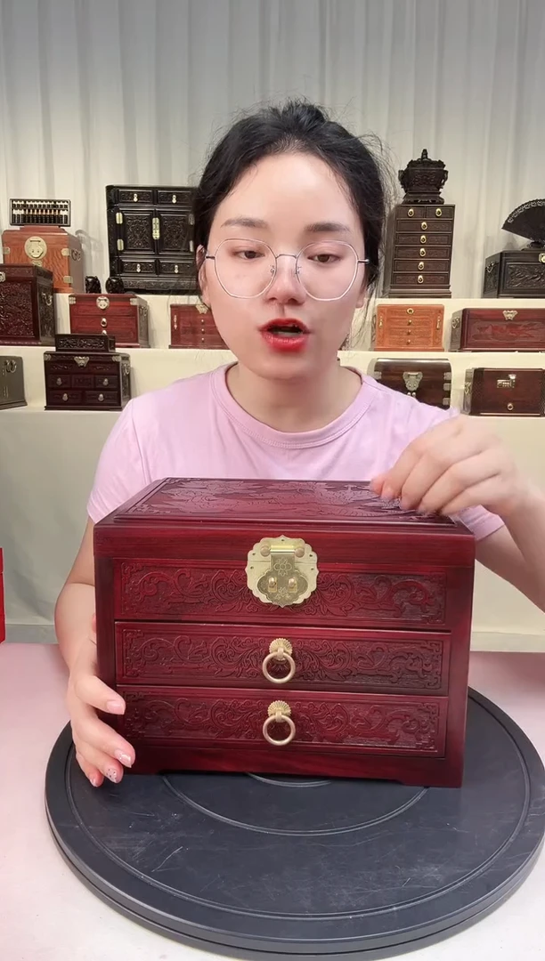 紫檀木类成套家具莲年有余