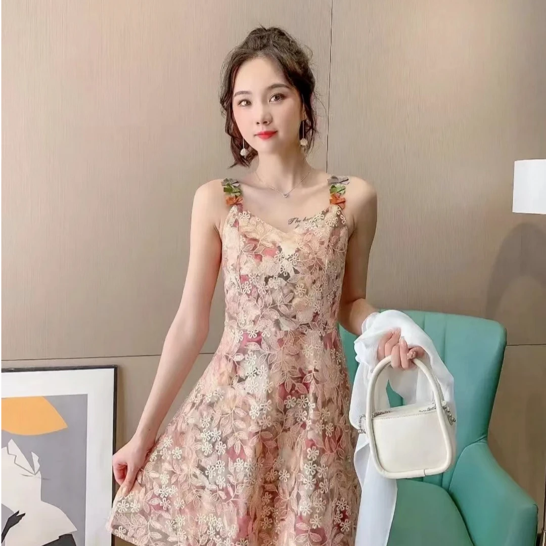 【定制短款】夏季时尚刺绣雕花法式v领甜美收腰显瘦气质款a字吊带裙