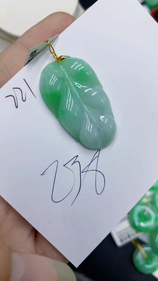 翡翠18K金镶嵌颈饰11111111111