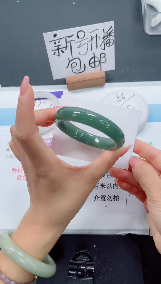 未镶嵌手镯石英质玉74-56.7