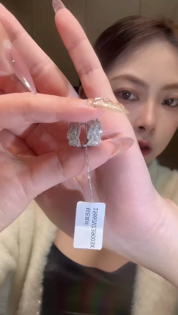 18K金镶嵌耳饰钻石tg多样性发一对