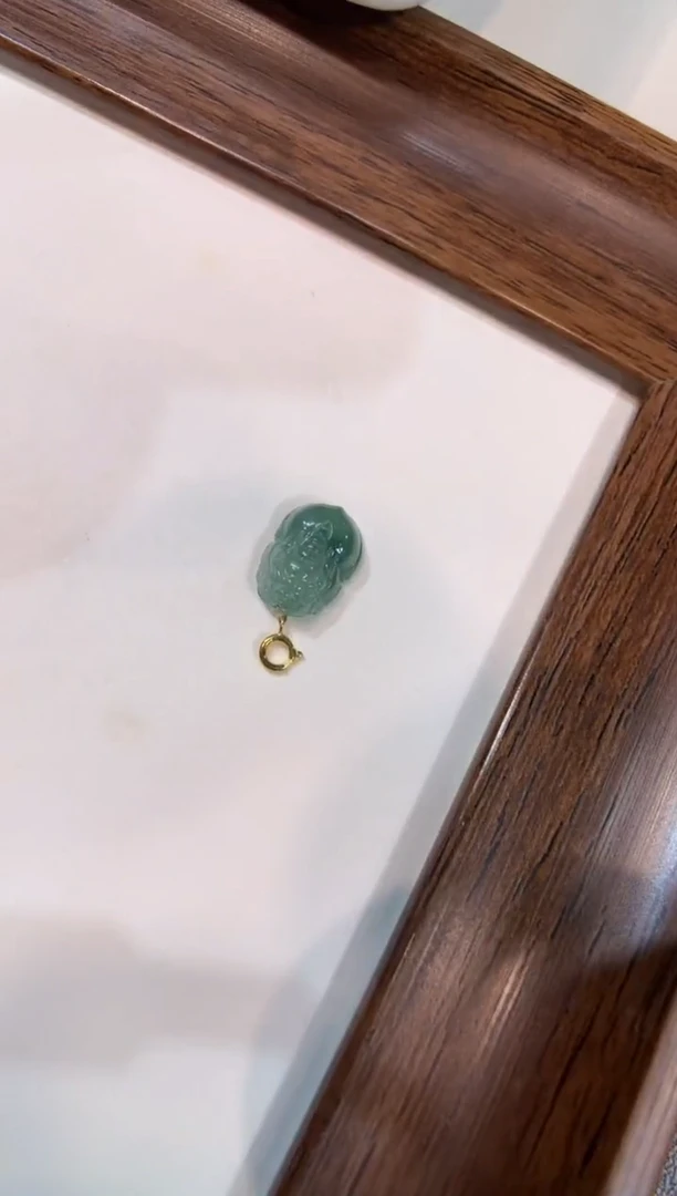 颈饰18K金镶嵌翡翠貔貅