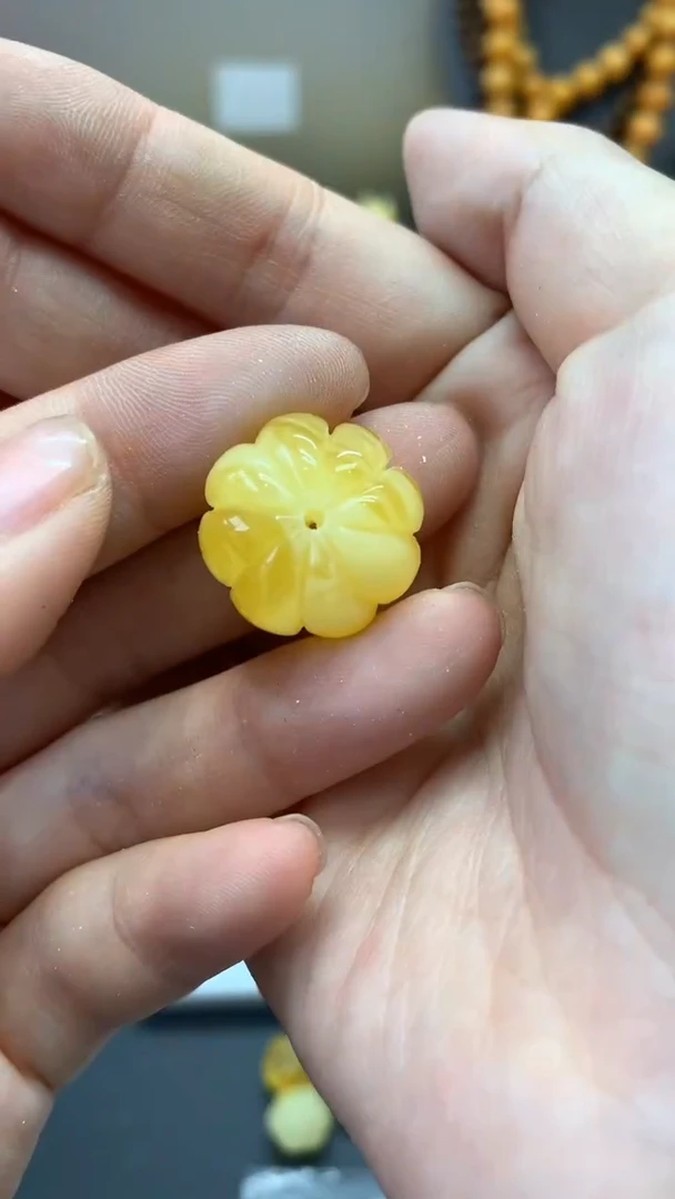 【闪购商品】未镶嵌琥珀珠宝奇石2855