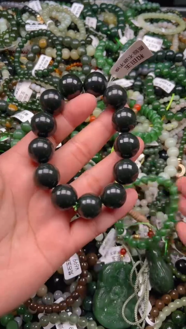 和田玉未镶嵌颈饰1