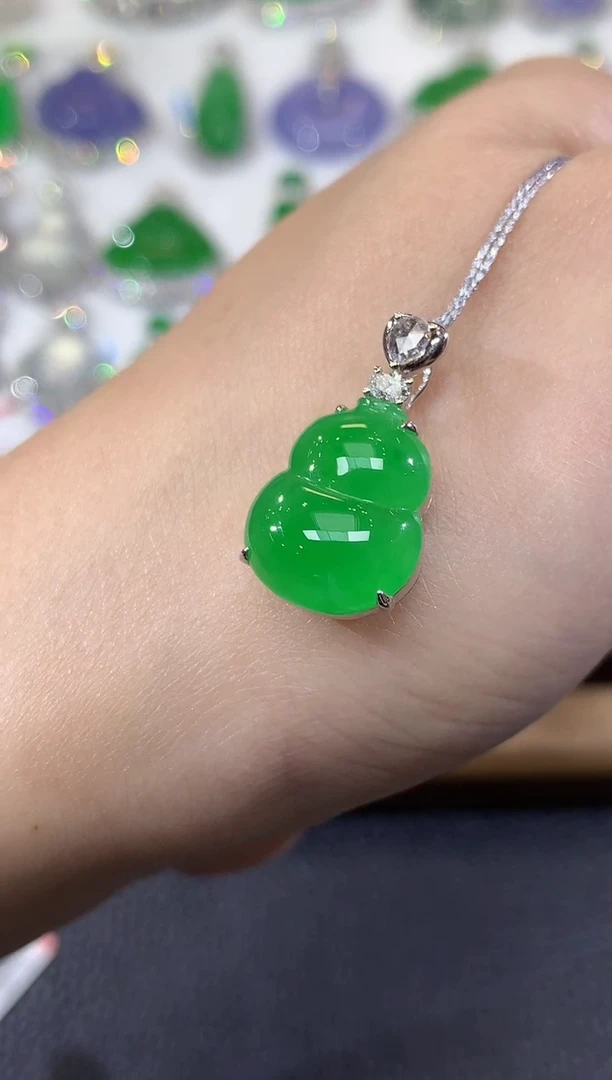 吊坠(不含链)18K金镶嵌翡翠A82