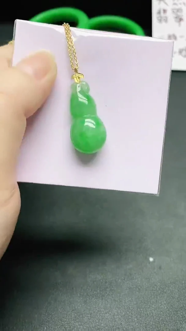 颈饰18K金镶嵌翡翠赠礼盒证书