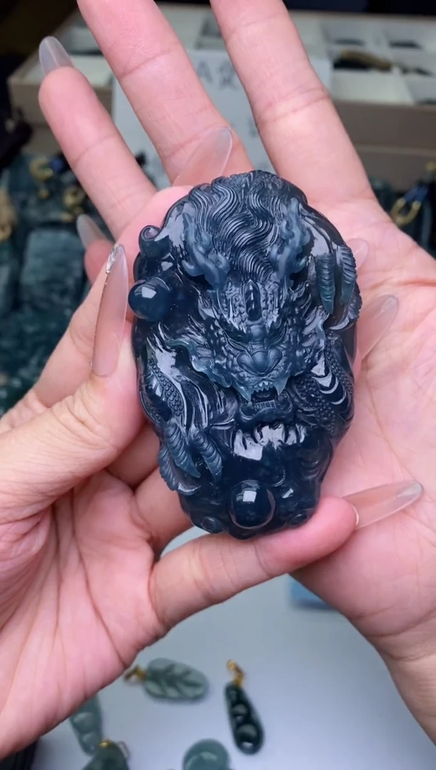 颈饰未镶嵌翡翠